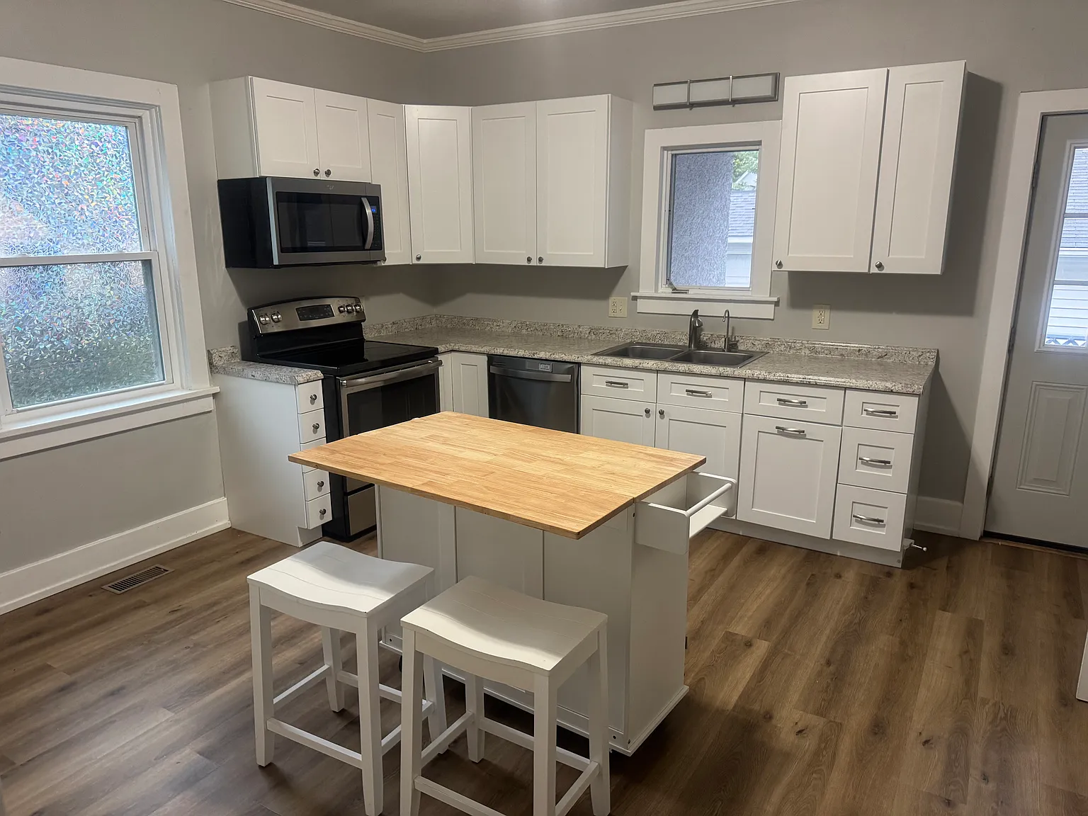 5 bed, 1885 sqft, $2,500 — Photo 3