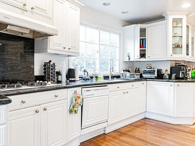 863 Manning Ave — Photo 12