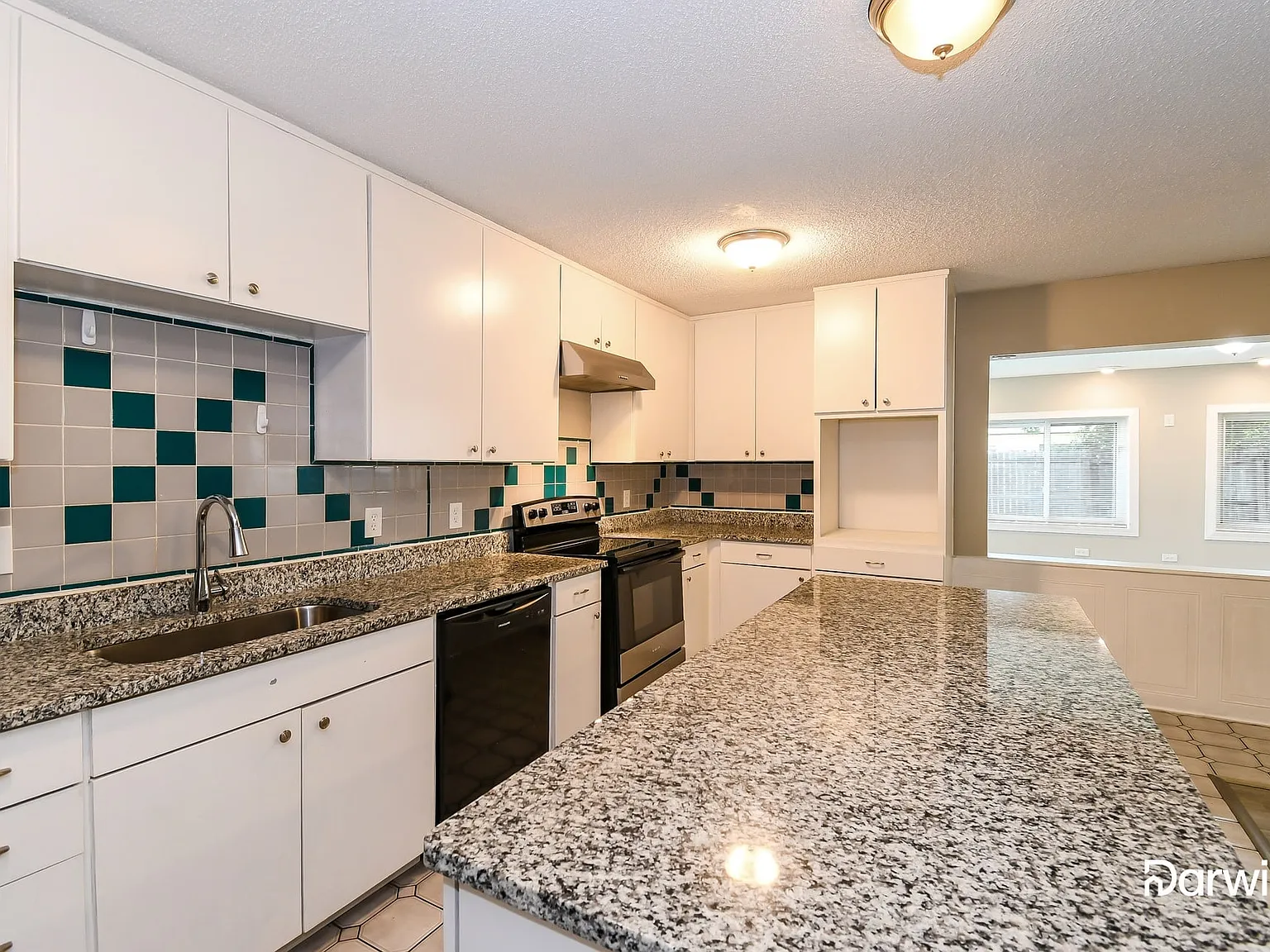 3 bed, 2.0 bath, 1694 sqft, $1,895 — Photo 3
