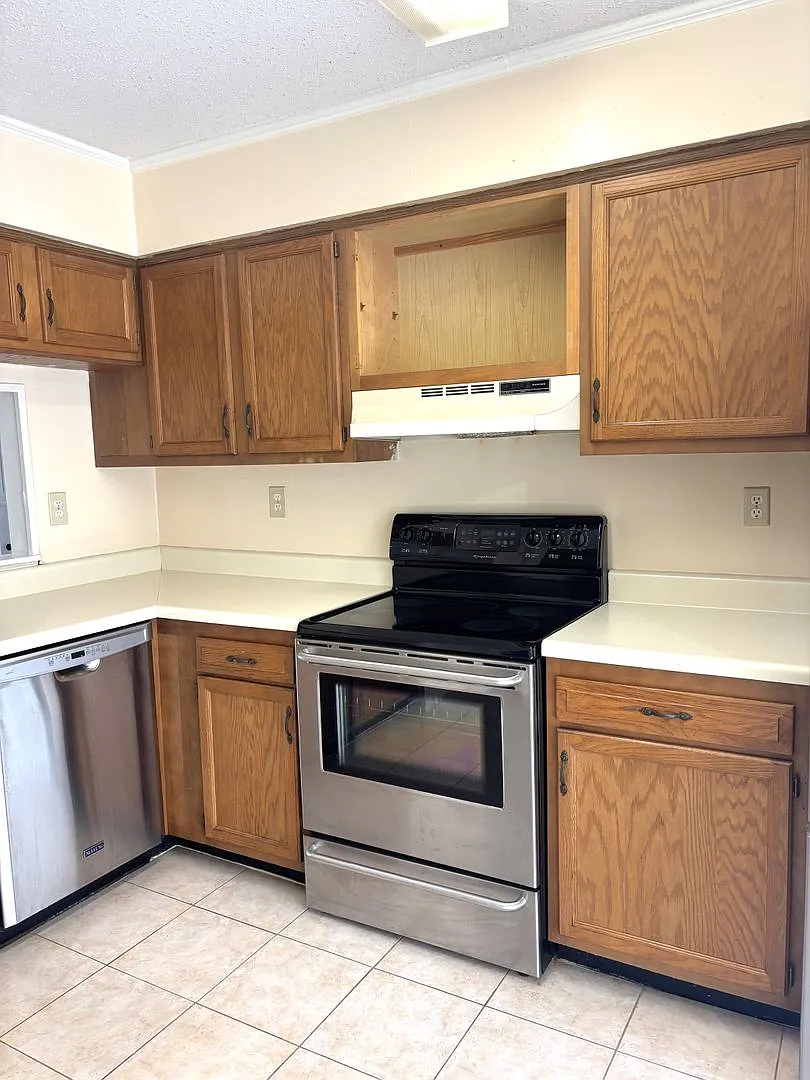 5900 Grelot Rd — Photo 3