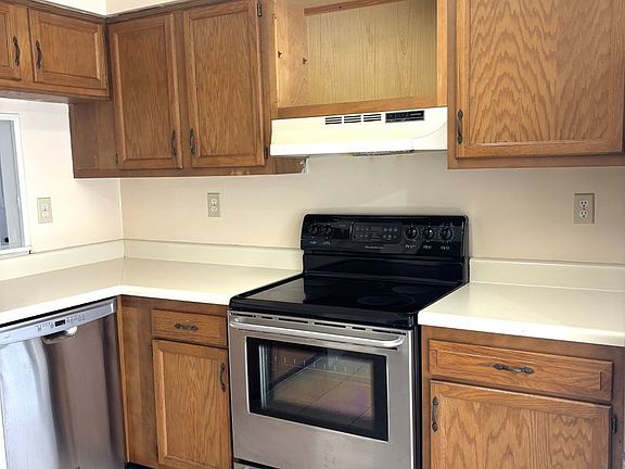 3rd image of 5900 Grelot Rd APT 101