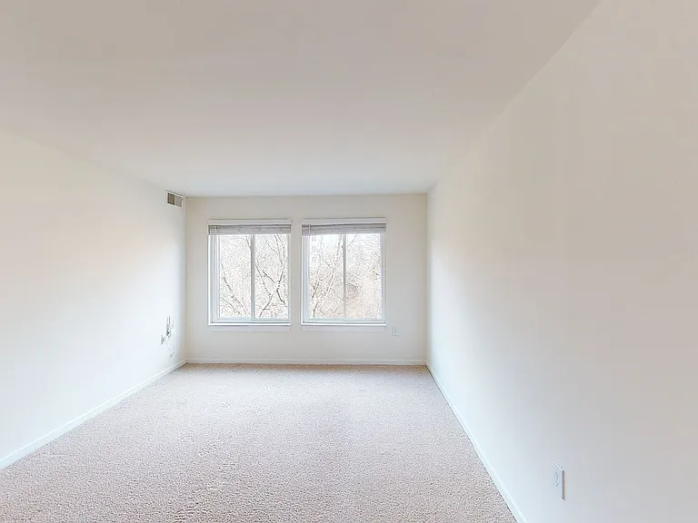 Seneca Place — Photo 62
