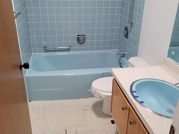 5th image of 442 W Esperanza Blvd