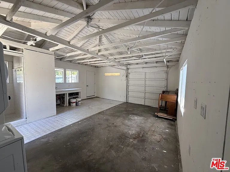 802 Superba Ave — Photo 15