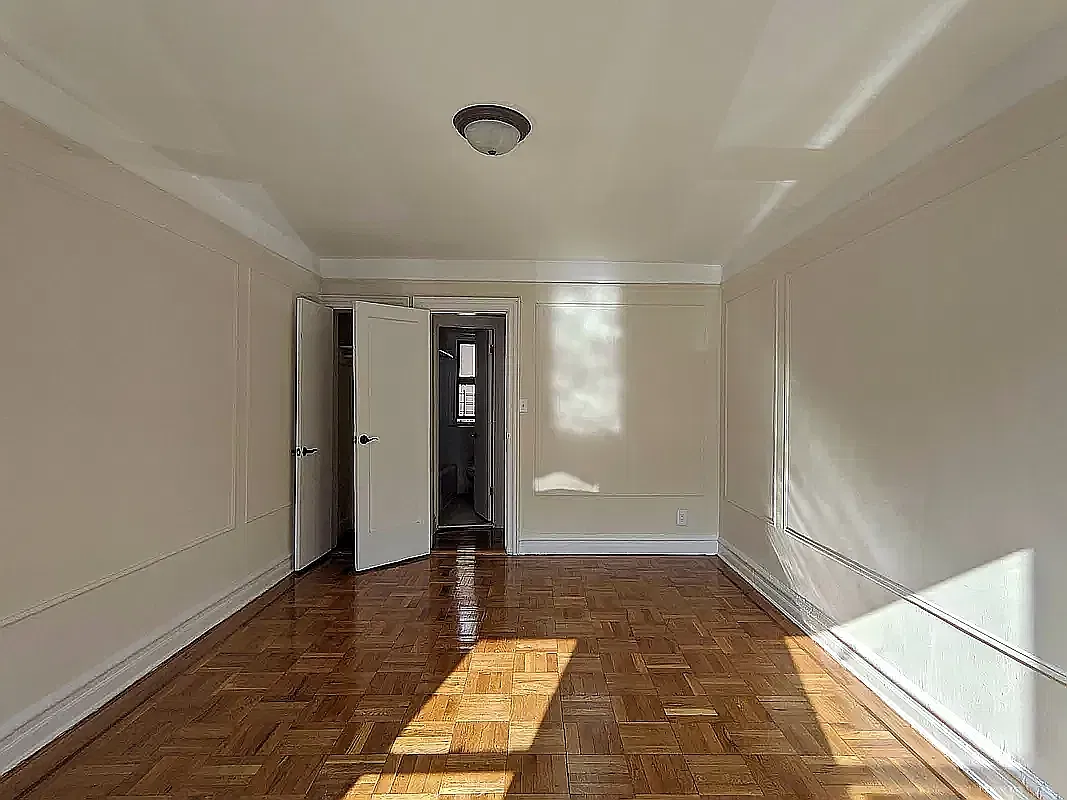 420 Avenue F — Photo 4