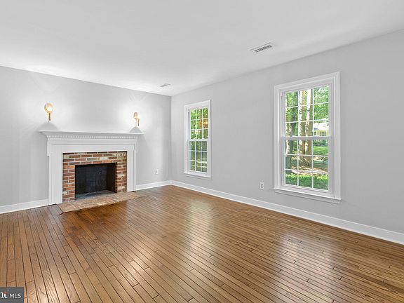 5th image of 109 Broadfield Ln