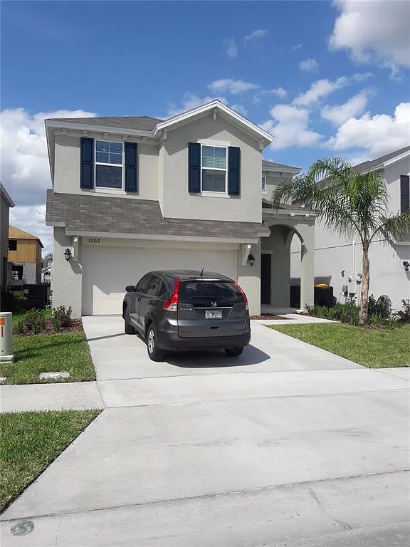 3 bed, 2.5 bath, 2307 sqft, $2,350 — Photo 1