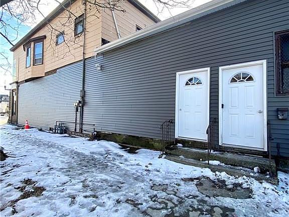 2nd image of 1098 E Lovejoy St