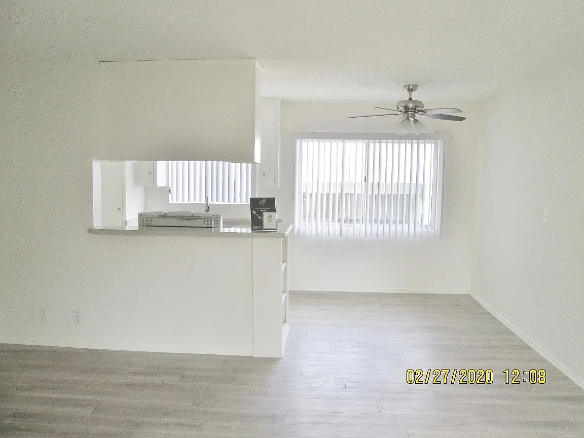Lido Apartments - 1640 Barry — Photo 4