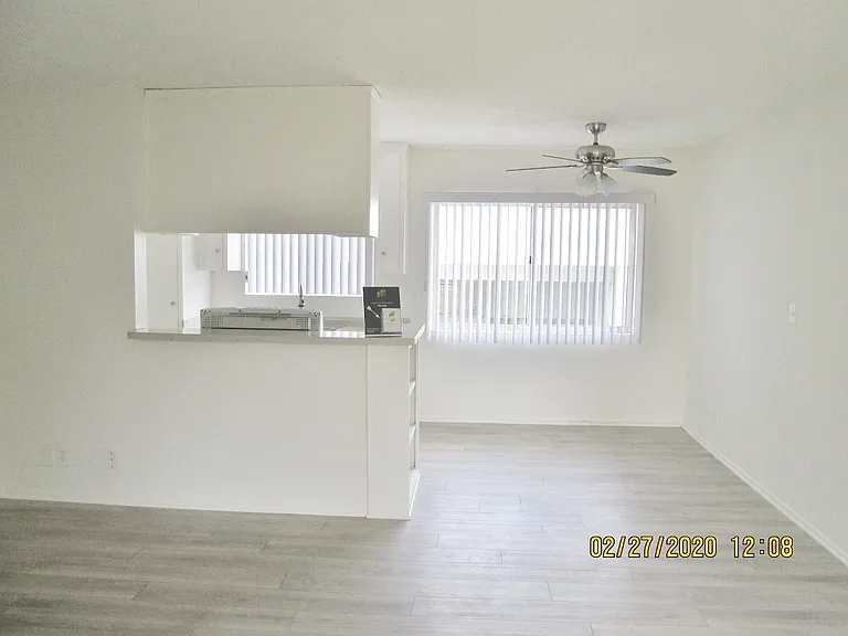 Lido Apartments - 1640 Barry — Photo 5