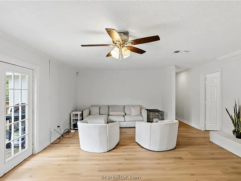 1405 Lawyer St — Photo 10