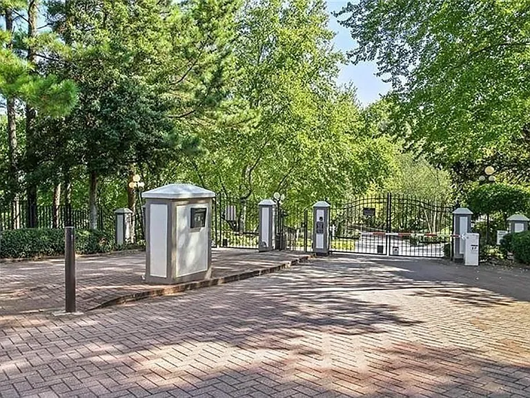 19 Brittany Way NE — Photo 32
