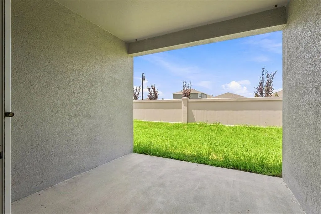 4 bed, 3.0 bath, 2109 sqft, $2,490 — Photo 4