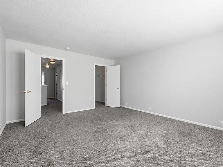 5882 Ensemble Hts — Photo 15