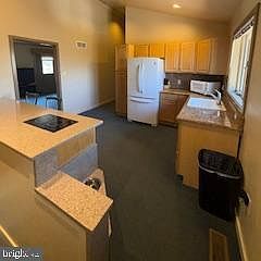 3rd image of 700 Hunters Rd #R