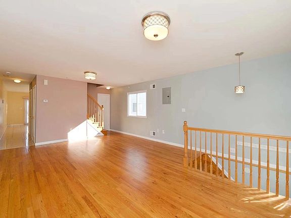 4th image of 73 McLaughlin St