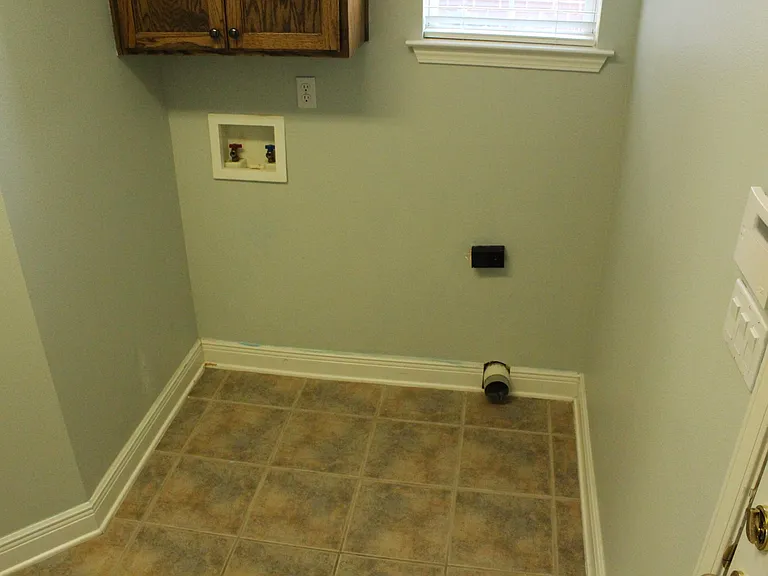 Washer & Electric Dryer Hookups