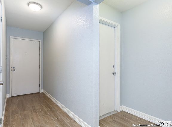 4th image of 5910 Valley Cove St