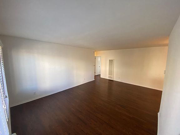 5th image of 925 S Barrington Ave APT 8