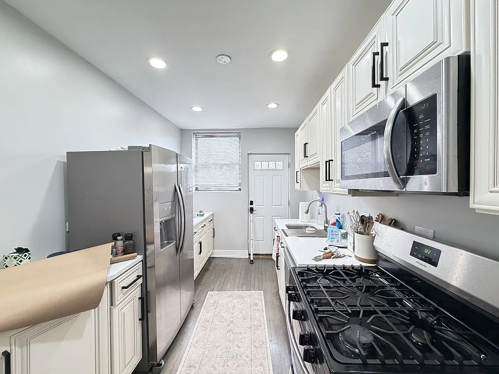 3243 N Damen Ave — Photo 3