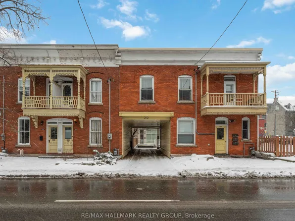 202 Saint Patrick St #15, Ottawa, ON K1N 5K3