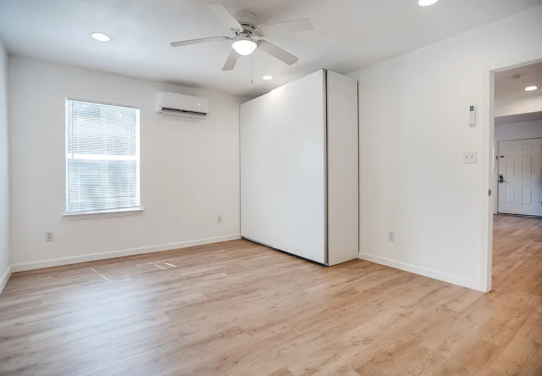 905 W Abram St #4 — Photo 10