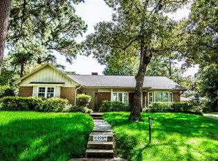 228 Royal Oaks St, Huntsville, TX 77320