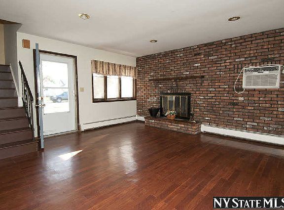 3rd image of 146 Fairview Ave