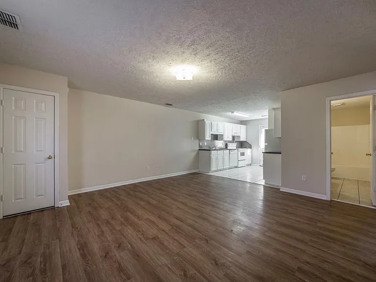 541 Morrison St — Photo 2