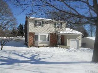 1 Bell Ct, Ronkonkoma, NY 11779