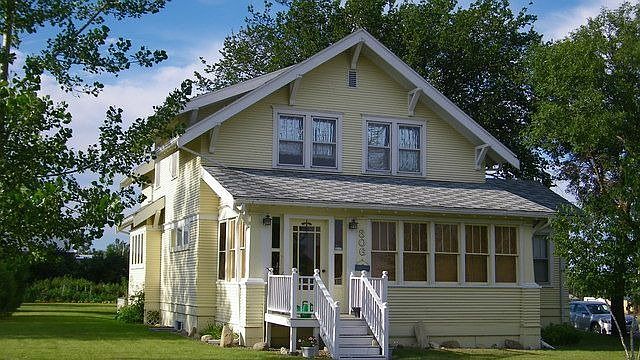 1st image of 306 Jackson Ave W
