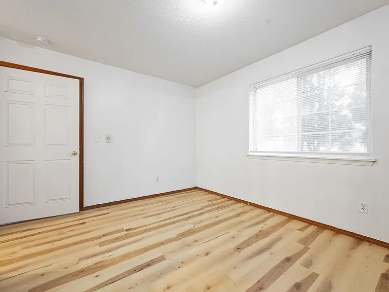 12901 NE Prescott Dr #B — Photo 16