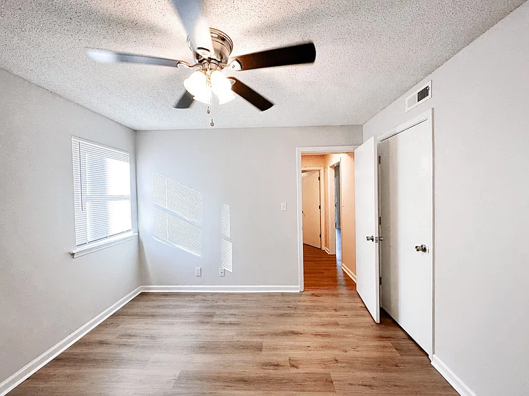 470 Martha Ln #H — Photo 12