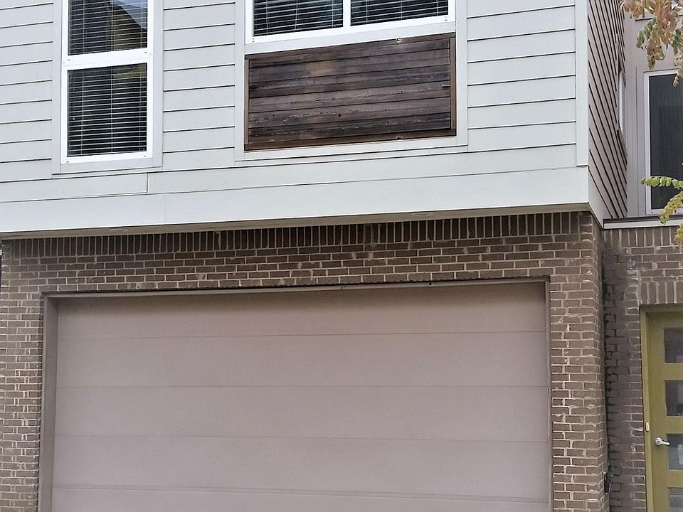 1st image of 210 Highland Oaks Ln