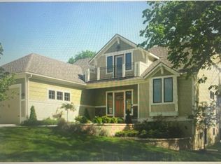 6900 Glenn Ln, Parkville, MO 64152