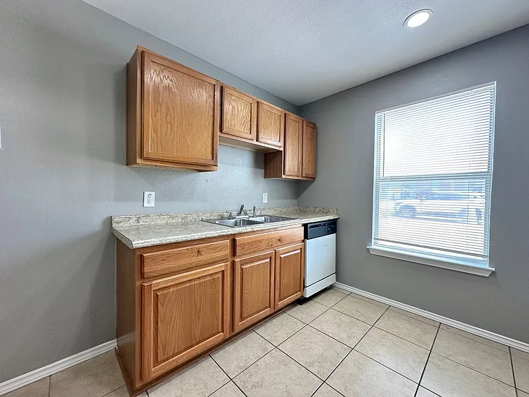 1704 Spring Rose Cir — Photo 26