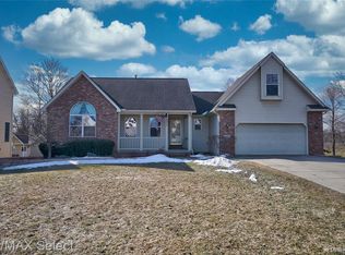 9479 Hill Rd, Swartz Creek, MI 48473