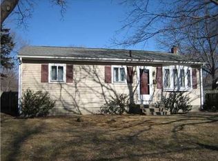 10 Gloria Dr, Warwick, RI 02886