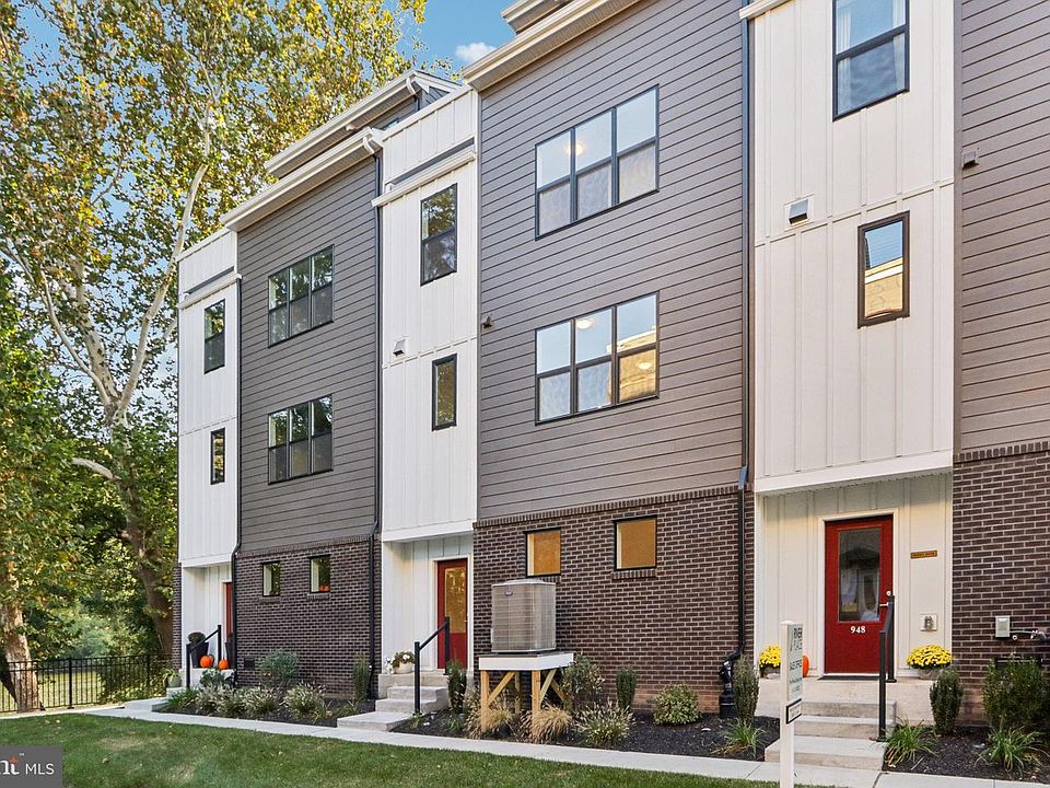 1st image of 949 Riverplace Dr