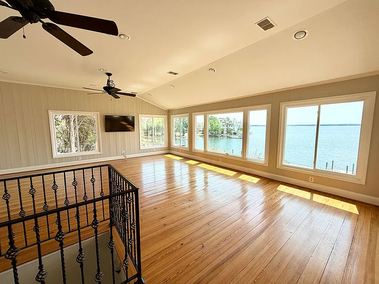 321 Cove View Ct — Photo 3
