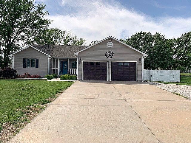 1st image of 422 Mockingbird Ln