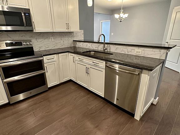 4th image of 43095 Wynridge Dr #205