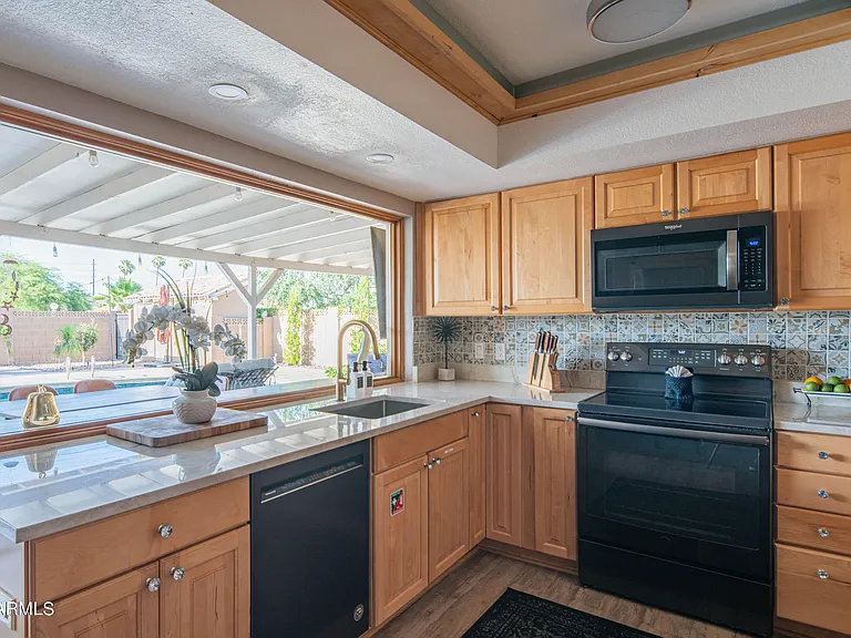 6110 E Edgemont Ave — Photo 68