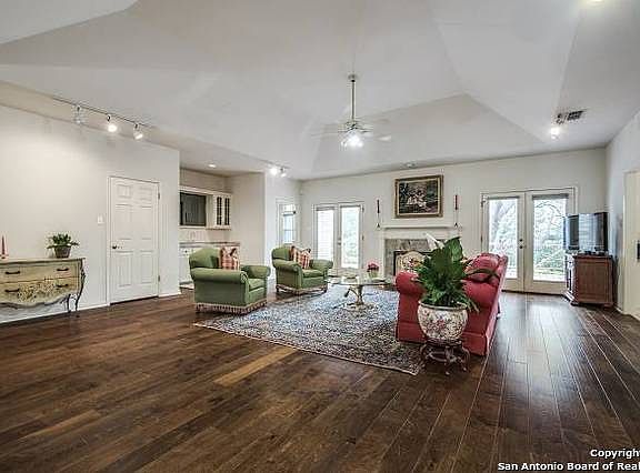5th image of 2219 Fawnfield Ln