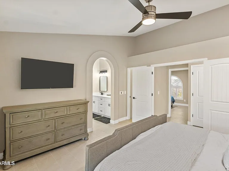 2735 N Diego Cir — Photo 21
