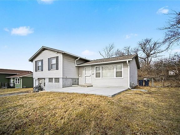 2nd image of 4940 E 40th Pl