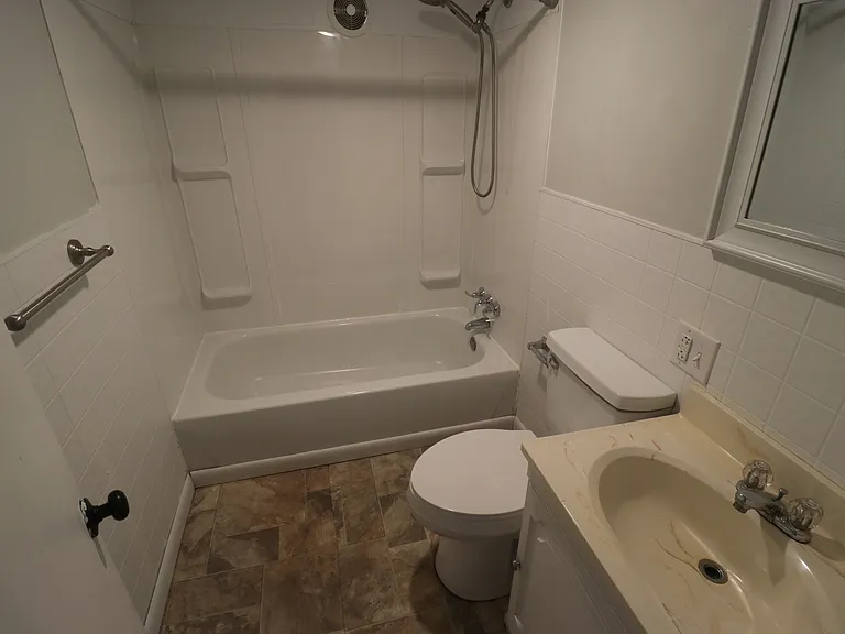 1672 Houston Ave — Photo 9
