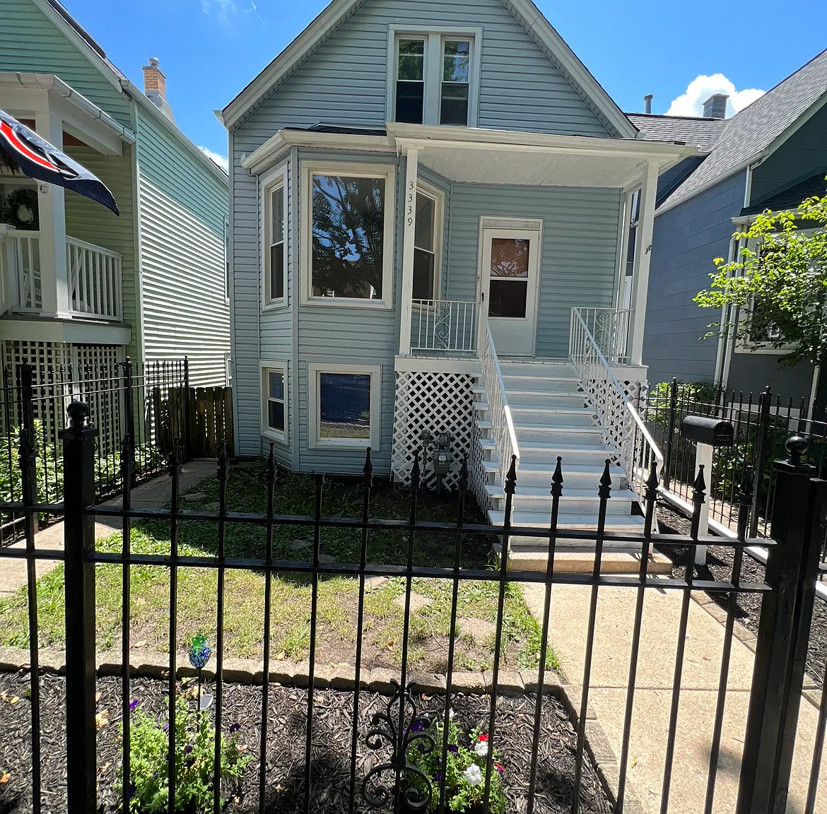 2 bed, 700 sqft, $1,900 — Photo 1