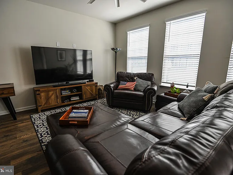 2047 Hinshaw Dr — Photo 12