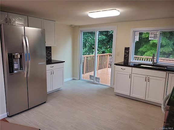 4th image of 227 Daniher Ave